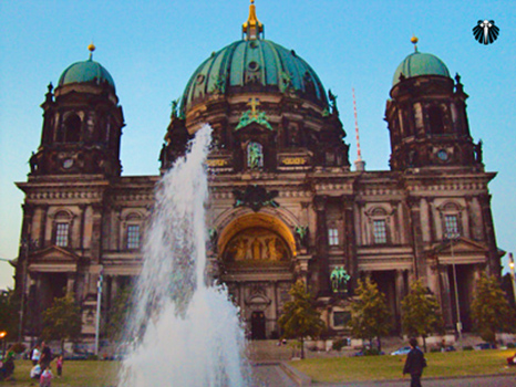 Vista frontal da Catedral de Berlim. Thumb