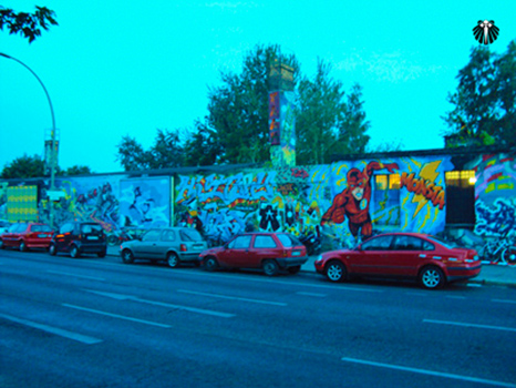 StreetArt no Muro de Berlim. Thumb