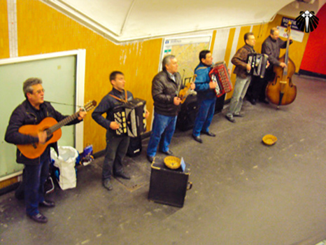Street Music nas galerias do metrô de Paris.  Thumb