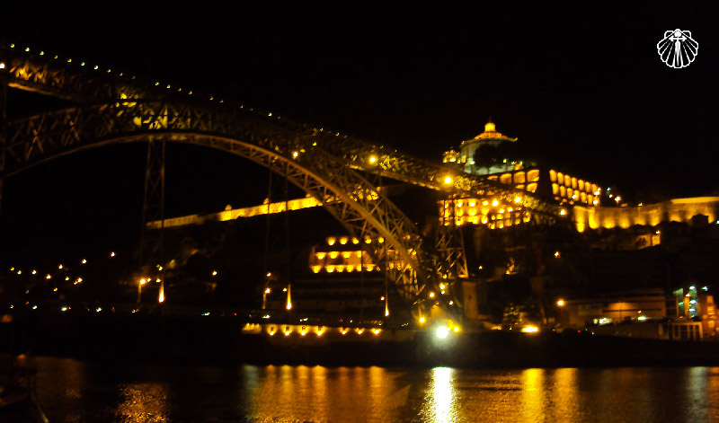 Vista noturna da Ponte Maria Pia.