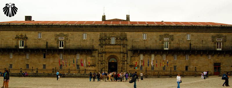 Fachada do Hotel dos Reis Católicos na Plaza do Obradoiro.